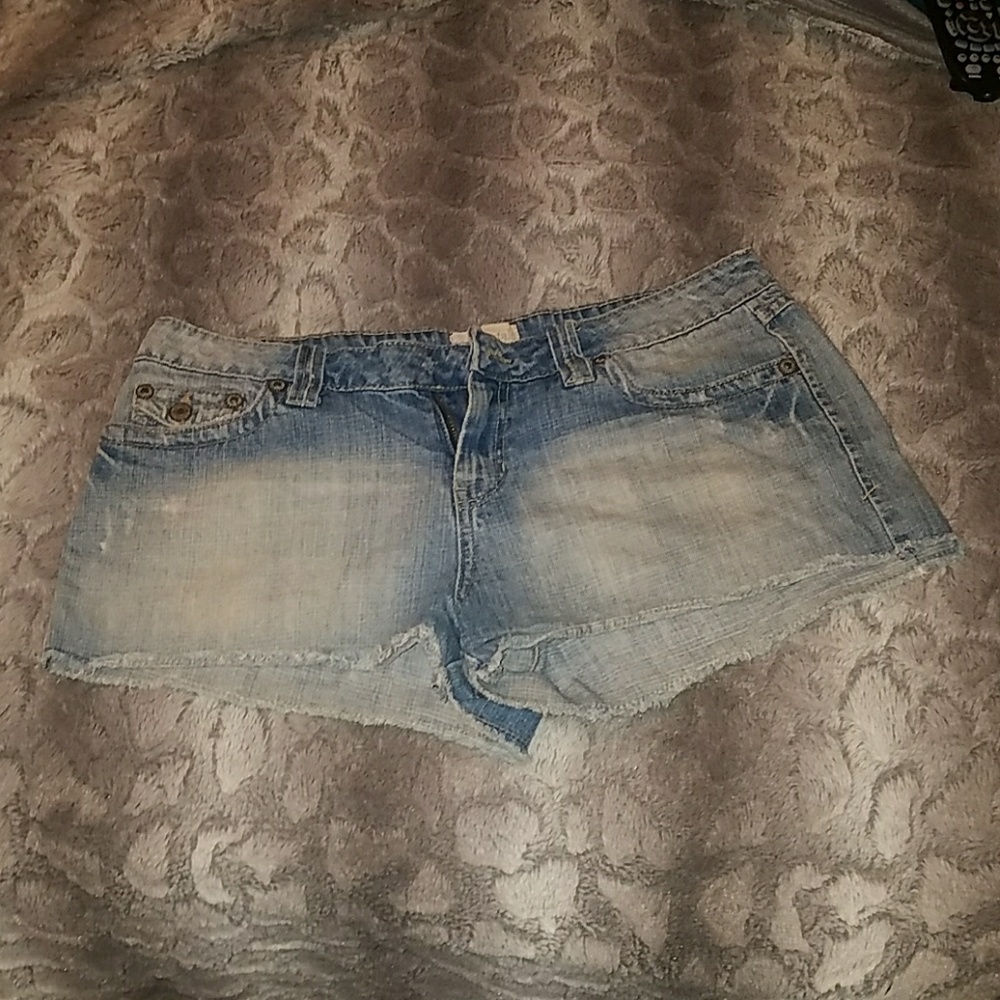 Cutoff jean shorts